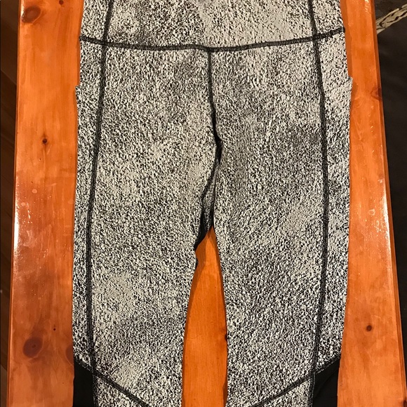 lululemon athletica Pants - Lululemon Pace Rival Crop - Size 8 **NEW**